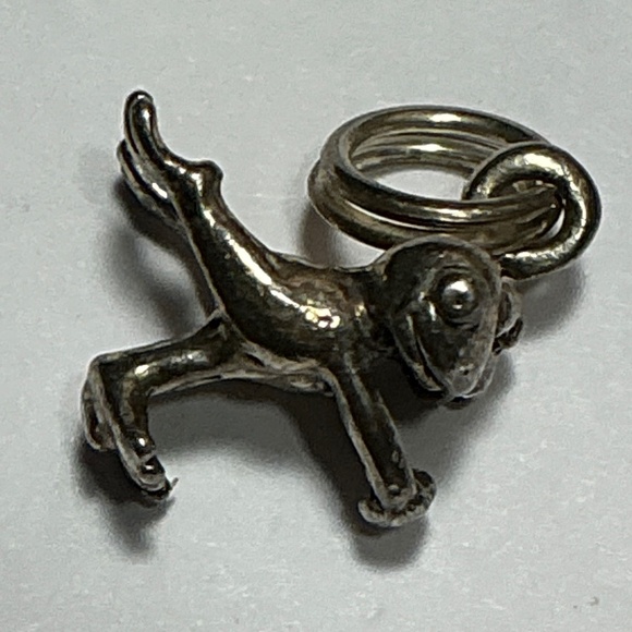 Solid Sterling Silver Dancing Frogs 🐸 Pendant. - Picture 4 of 7
